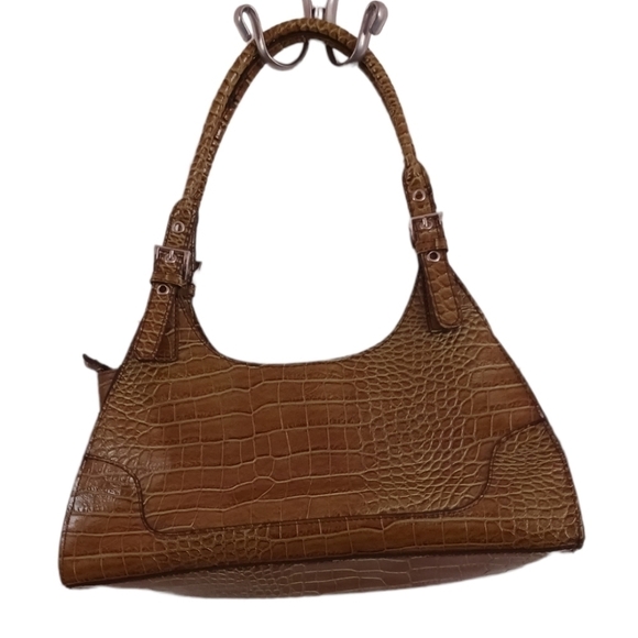 MONDANI New York Faux Reptile Print - Picture 9 of 10